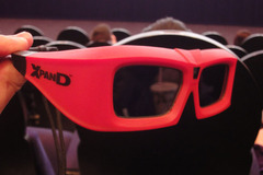 XpanD 方式の 3D メガネ