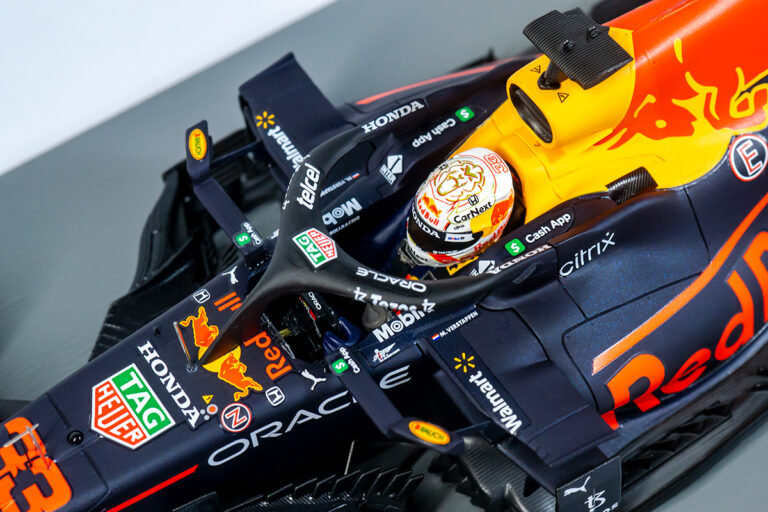 Spark 1/18 Red Bull RB16B Honda M. Verstappen Winner Abu Dhabi GP 2021