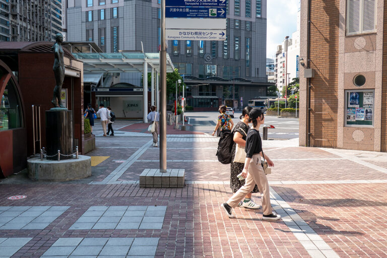 横浜駅前