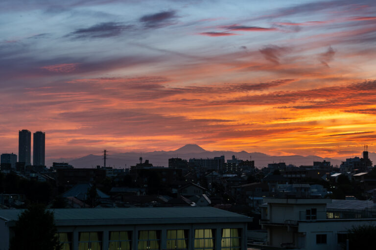 晴天を誉めるなら夕暮れを待て