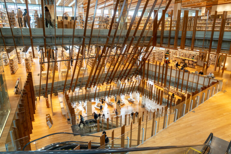 富山市ガラス美術館