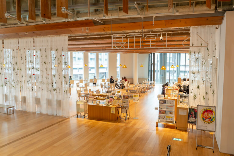 富山市ガラス美術館