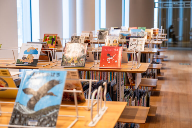 富山市立図書館