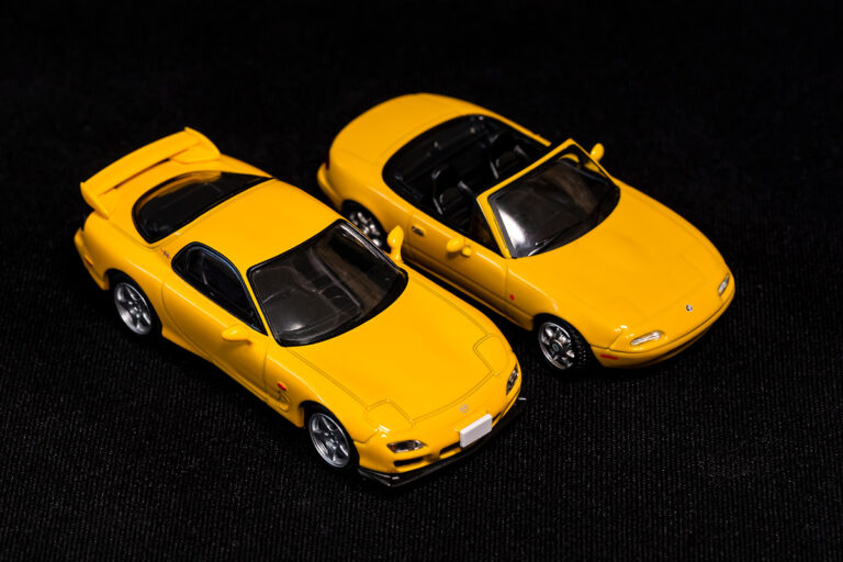 MINI GT 1/64 ユーノス ロードスター