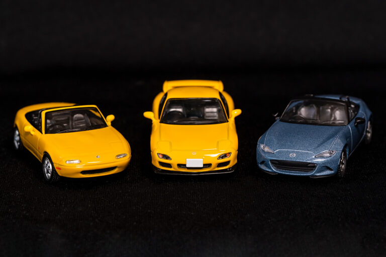 MINI GT 1/64 ユーノス ロードスター