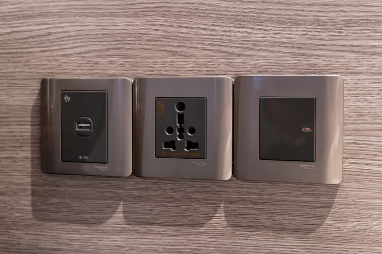 Universal outlet
