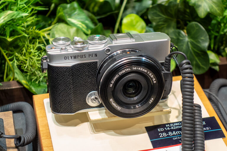 OLYMPUS E-P7