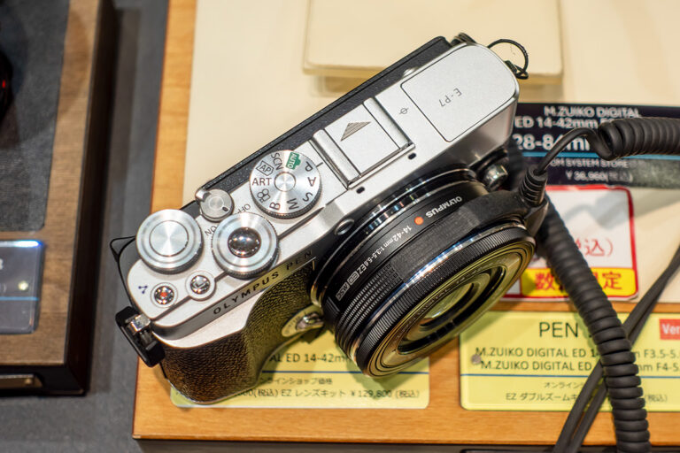 OLYMPUS E-P7